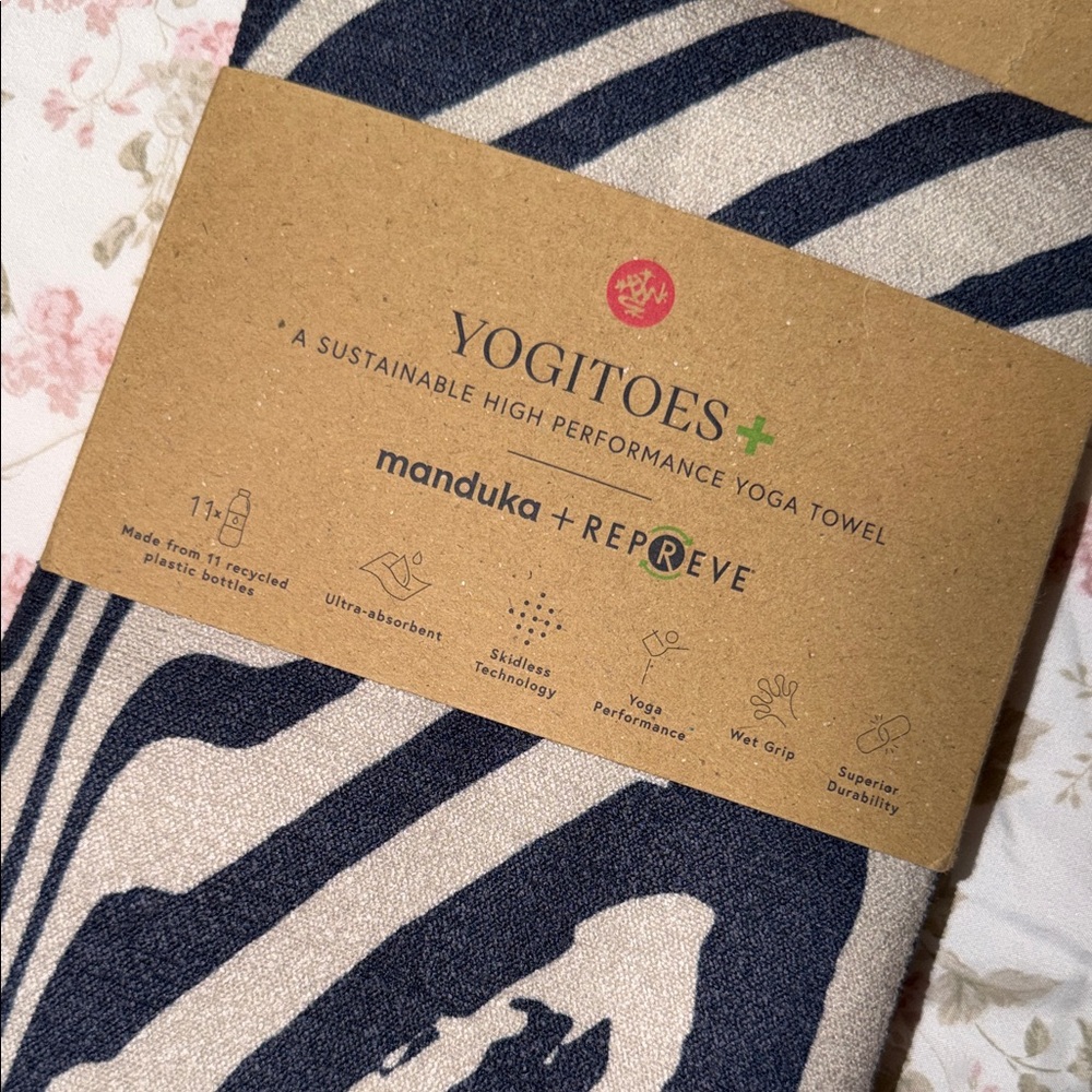 Manduka Yogitoes Navy and Cream Yoga Towel
